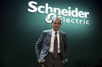 Schneider : ça grimpe, broker en soutien