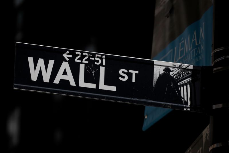 https://cdn-static.boursier.com/illustrations/feeds/reuters/a-wall-st-street-sign-is-seen-near-the-nyse-in-new-yorknyse-in-new-york-big.jpg
