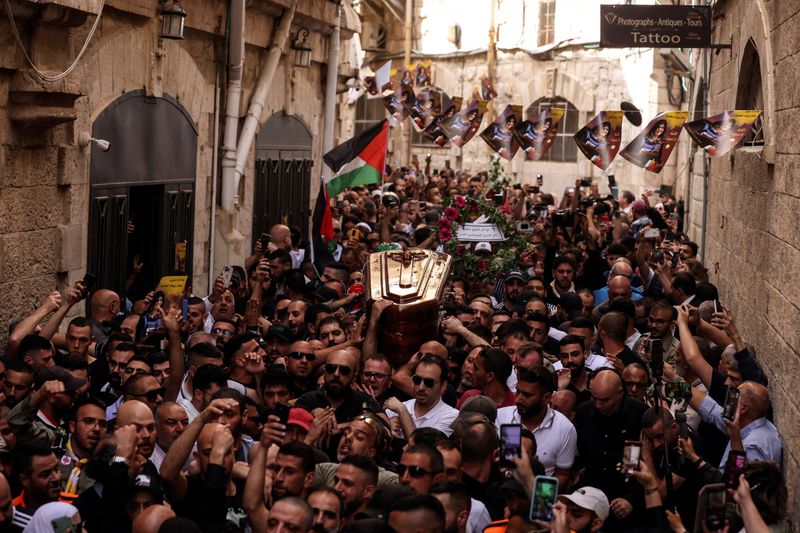 Affrontements à Jérusalem lors des funérailles de la journaliste Shireen Abu Akleh