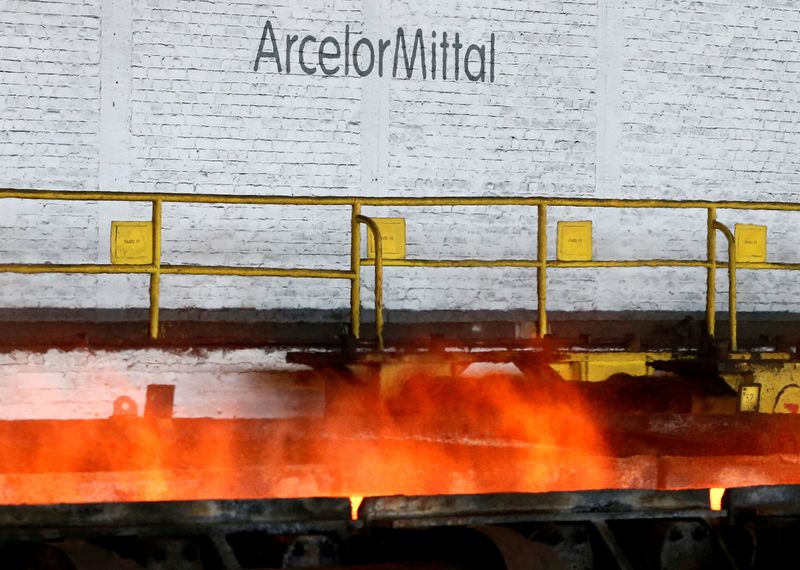 ArcelorMittal dépasse les attentes au T1, anticipe une baisse de la demande d'acier