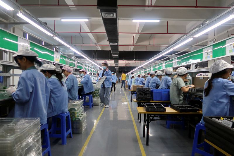 Chine: Rebond de l'activité manufacturière en décembre, selon Caixin