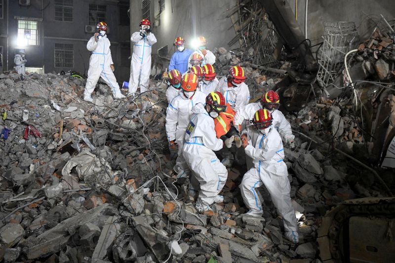 Chine : Un immeuble résidentiel s'effondre à Changsha, 53 morts