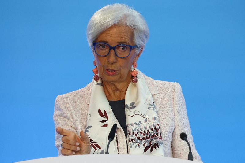 "Pas le moment de crier victoire contre l'inflation", dit Christine Lagarde (BCE)