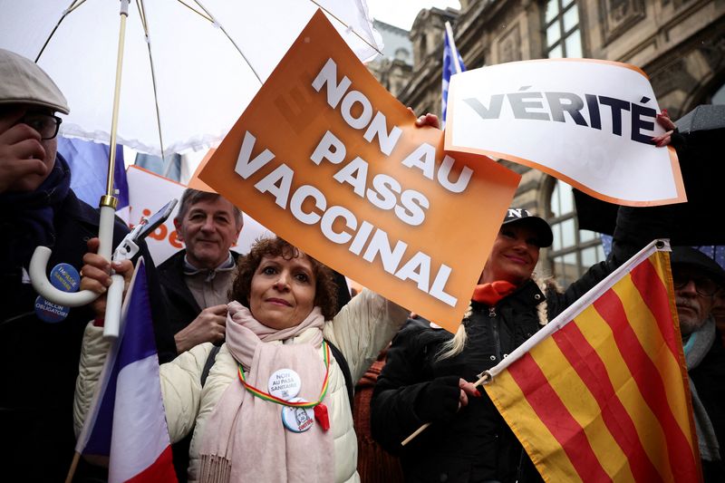 Coronavirus : manifestations en France contre le pass vaccinal