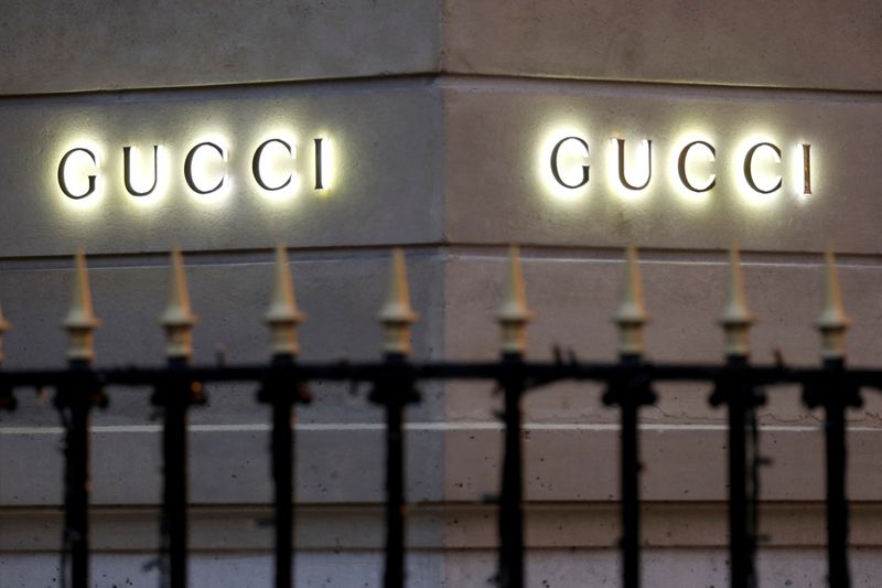 Kering confronté à la lourde tâche de remplacer le directeur artistique de Gucci