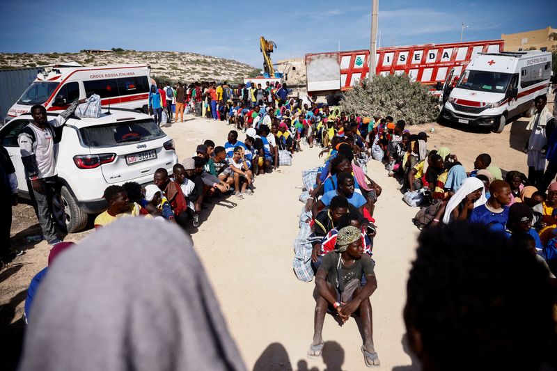 Migrants : point de "non-retour" atteint à Lampedusa, déclare le maire