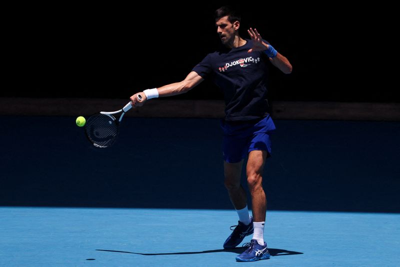 Djokovic reconnaît 'une erreur' sur sa déclaration d'entrée en Australie