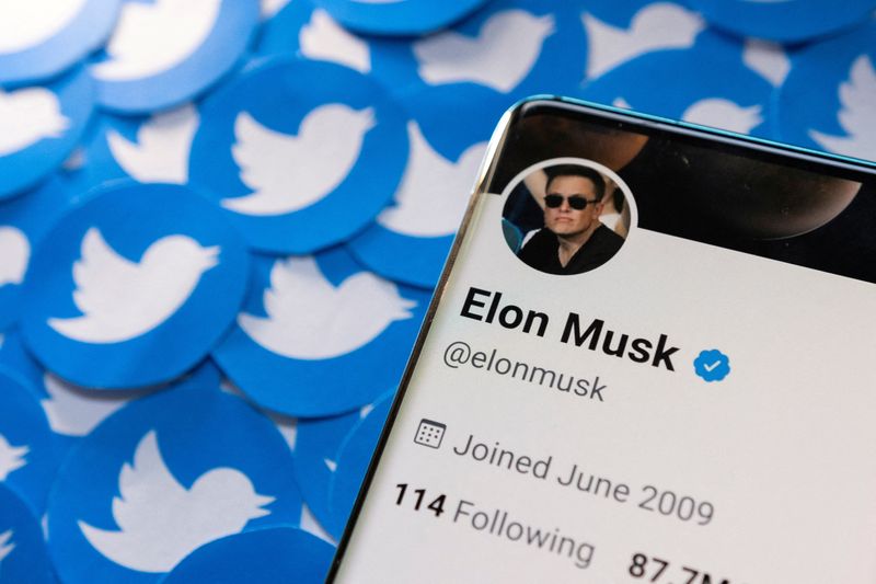 Elon Musk dit que son projet de rachat de Twitter est temporairement suspendu