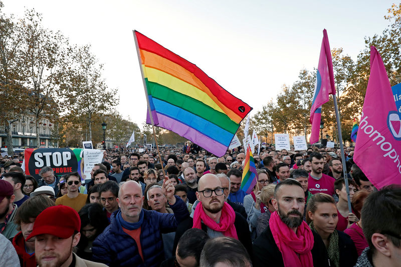 Environ 3.000 personnes rassemblées à Paris contre l ...