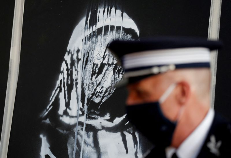 Jusqu'à deux ans de prison ferme pour le vol d'une oeuvre de Banksy au Bataclan