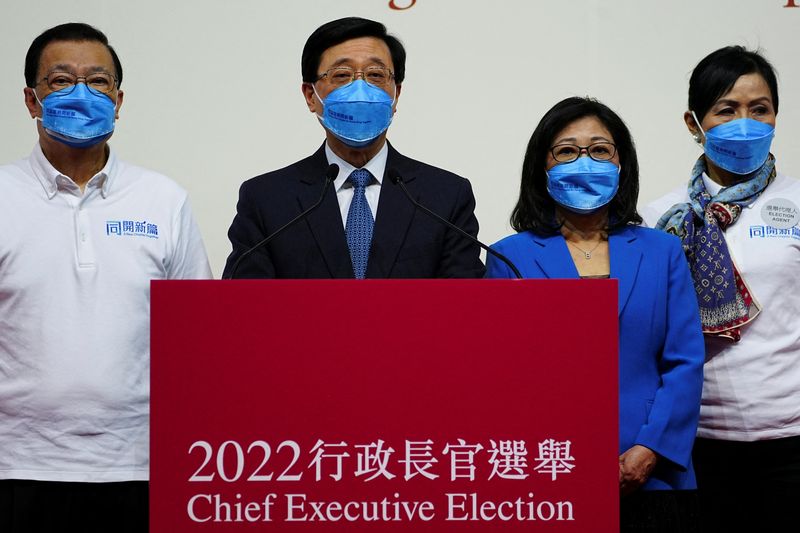 L'ancien chef de la sécurité de Hong Kong prend la tête de l'exécutif