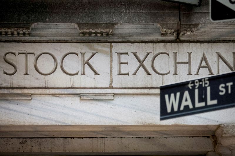 Wall Street termine dans le rouge, les craintes sur les banques pèsent
