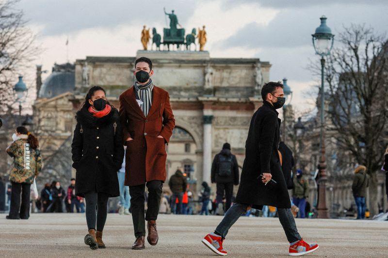 La justice suspend le port du masque obligatoire en extérieur à Paris, rapporte l'AFP