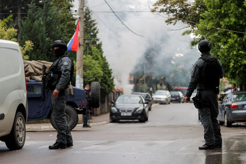 L'armée serbe placée en état d'alerte près de la frontière avec le Kosovo