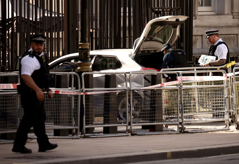 Royaume-Uni : Un véhicule percute les grilles de Downing Street, une arrestation