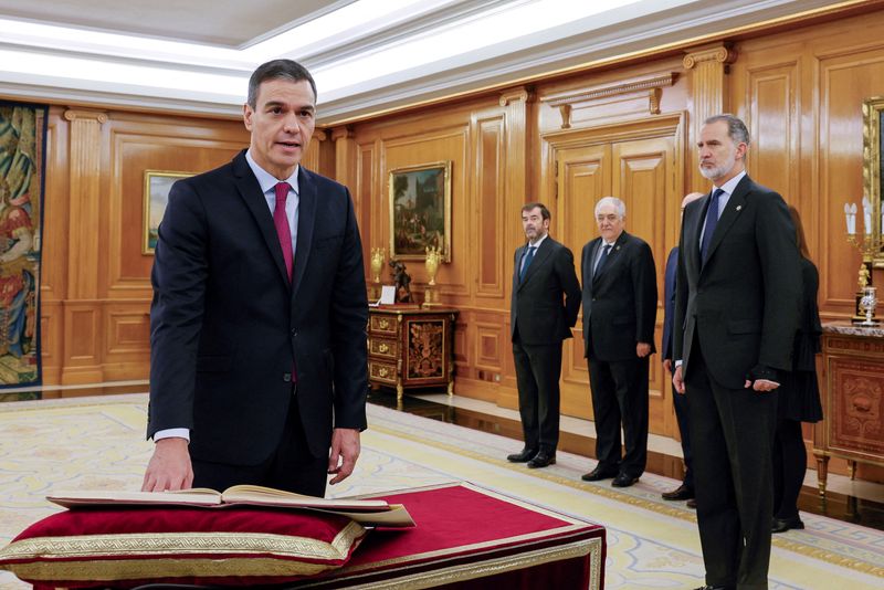 Espagne : Sanchez maintient ses principaux ministres au gouvernement