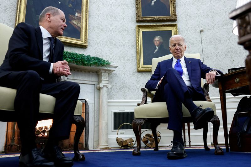 Biden reçoit Scholz et accuse le Congrès US de "négligence" envers l'Ukraine