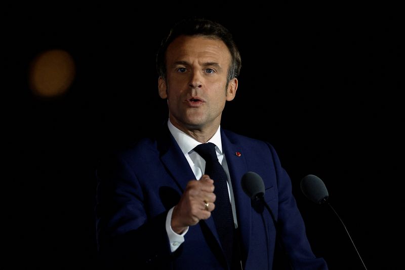 Les partis pro-Macron forment une 'confédération' et dévoilent une liste de candidats