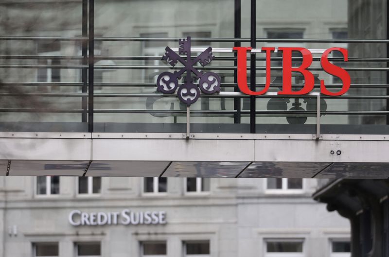 UBS fait une offre pour racheter Crédit Suisse