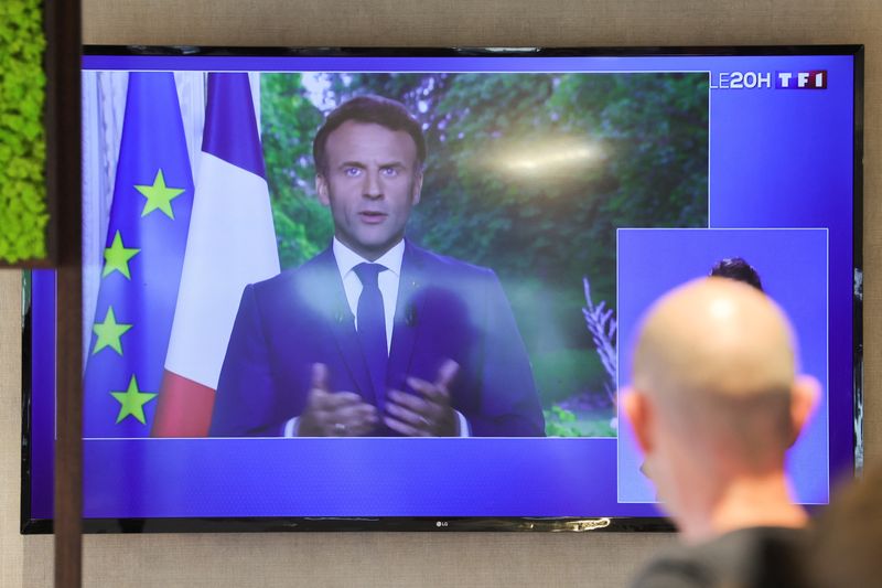 Macron exhorte l'opposition à bâtir des compromis nouveaux