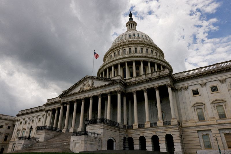 Le Sénat américain adopte un projet de loi d'aide à l'Ukraine, la suite incertaine