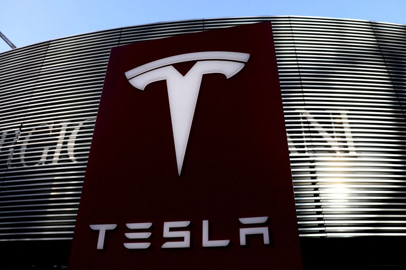 Tesla sous le feu des critiques après avoir annoncé l'ouverture d'une concession au Xinjiang
