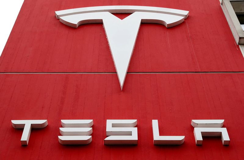 Tesla suspend ses projets en Inde face à l'impasse sur les droits de douane