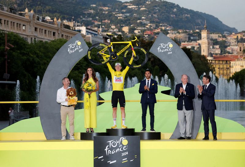 Tadej Pogacar, vainqueur du Tour de France, forfait pour la course