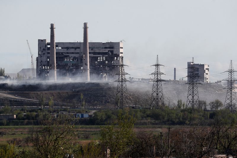 Ukraine : Zelensky se dit prêt à maintenir la trêve à l'usine Azovstal