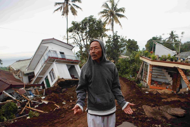 Le bilan officiel du séisme en Indonésie s'alourdit à 310 morts