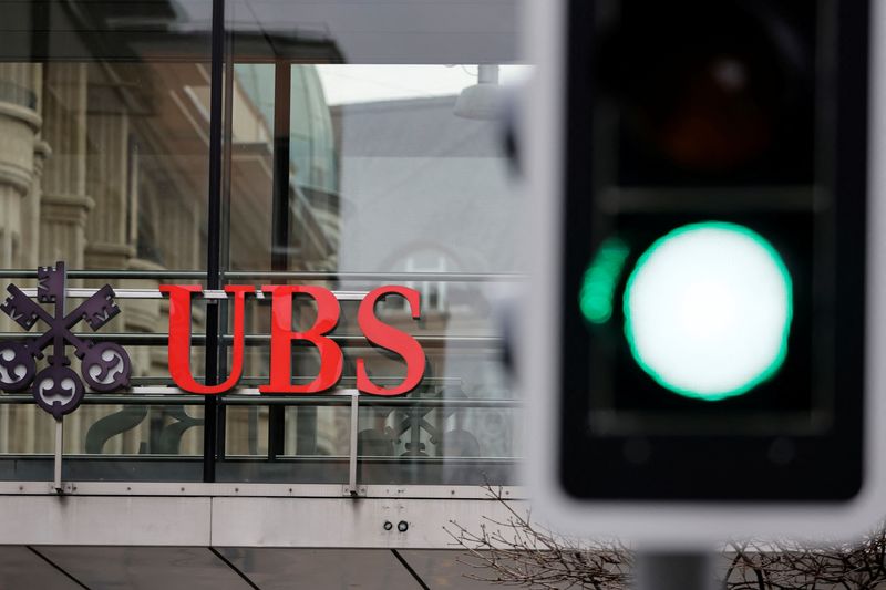UBS offre jusqu'à $1 milliard pour racheter Crédit Suisse, rapporte FT