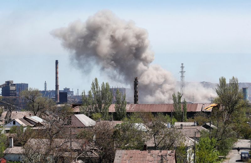 Une centaine de civils encore présents à Azovstal, selon un responsable local