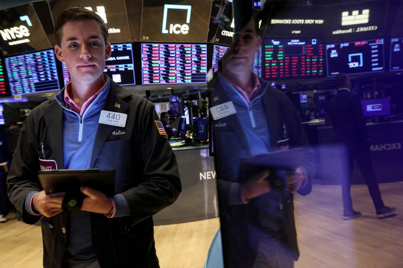 Wall Street ouvre en baisse après le rapport mensuel sur l'emploi