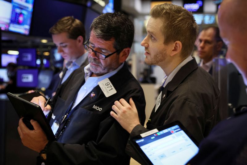Wall Street termine dans le vert après une semaine tumultueuse