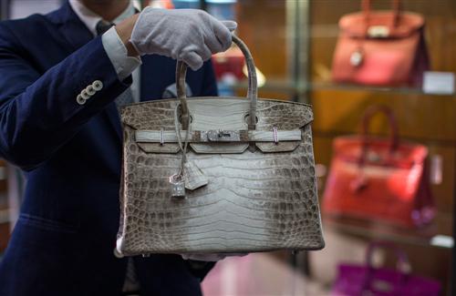 Hermès règle son différend avec Jane Birkin sur son sac en croco 