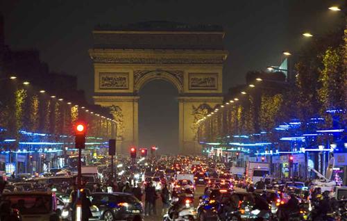 Le travail de nuit au Sephora des Champs-Elysées reste interdit 