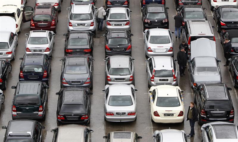 Assurance auto : les clients espèrent une baisse des tarifs grâce à la loi Hamon