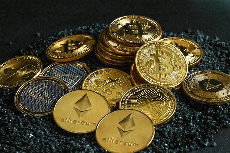 "La crypto a perdu sa bataille contre la monnaie fiduciaire", affirme le patron de la BIS