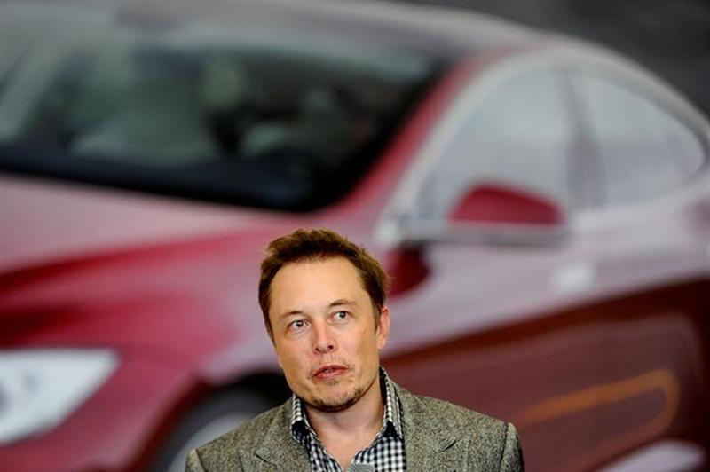 Un célèbre vendeur à découvert 'attaque' Tesla