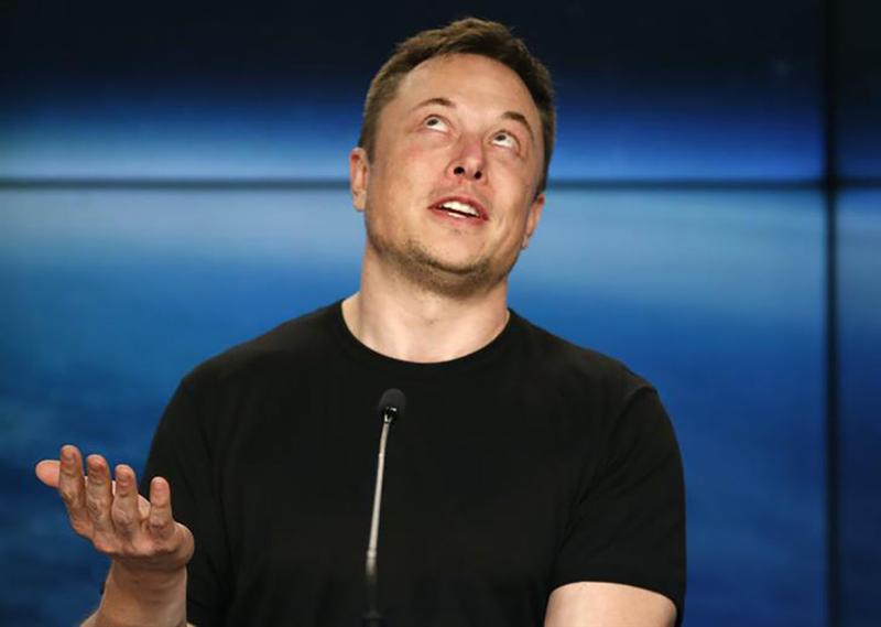 Tesla recule encore, Elon Musk trolle Bernie Sanders sur les impôts