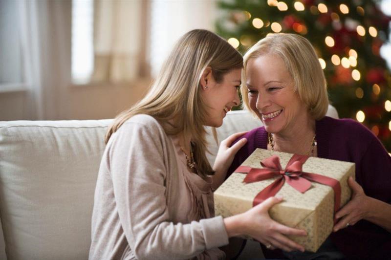 Cadeaux de Noël : quel montant peut-on offrir à ses proches sans les déclarer ? 