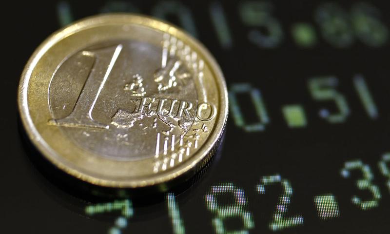 L'euro est 'trop cher', s'inquiète Arnaud Montebourg