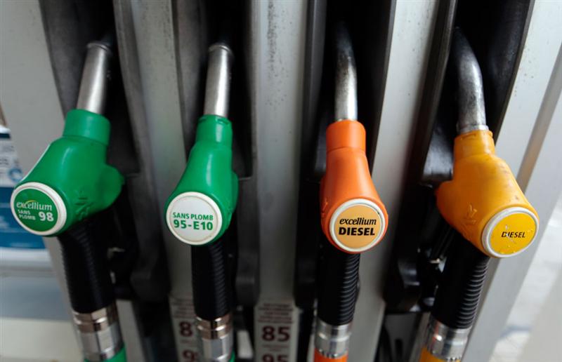 Carburants : la hausse des prix provient-elle des taxes ou des cours du pétrole ?