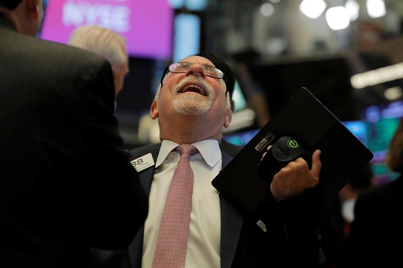 Wall Street grimpe, soutenu par l'espoir commercial