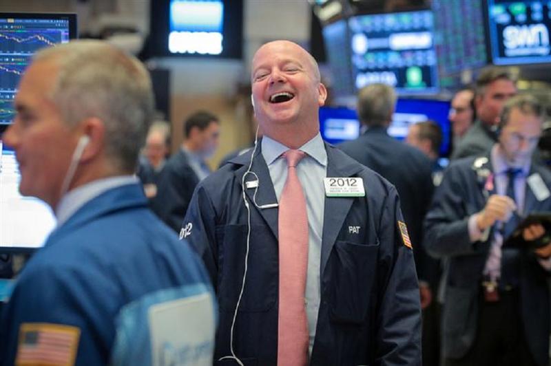 Wall Street grimpe, avec les ventes de détail, Goldman Sachs et Alcoa