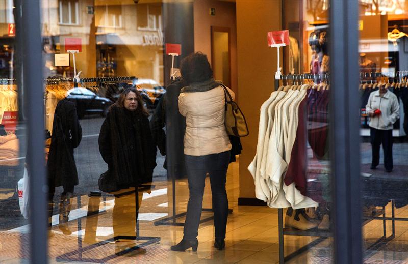 Inflation : les Français réduisent avant tout l’utilisation de la voiture et les achats de vêtements