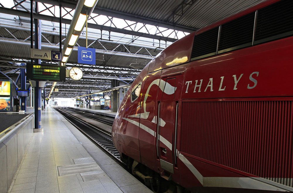 Париж амстердам поезд. Поезд Амстердам Париж. Thalys поезд фото. Thalys поезд места. Поезд Амстердам Дортмунд.